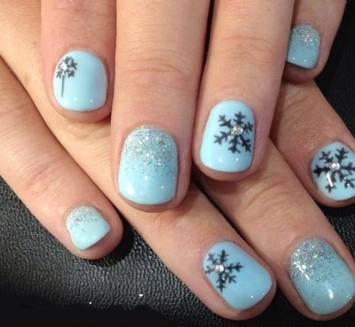 снежинки на ногтях голубые